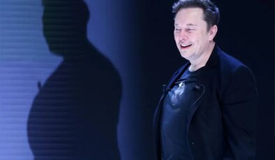 Elon Musk’tan dikkat çeken öneri: Radio Free Europe ve Voice of America kapatılsın